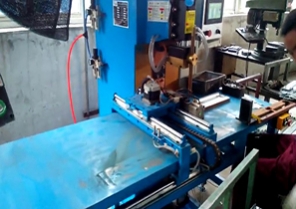 中頻自動(dòng)點(diǎn)焊機(jī)