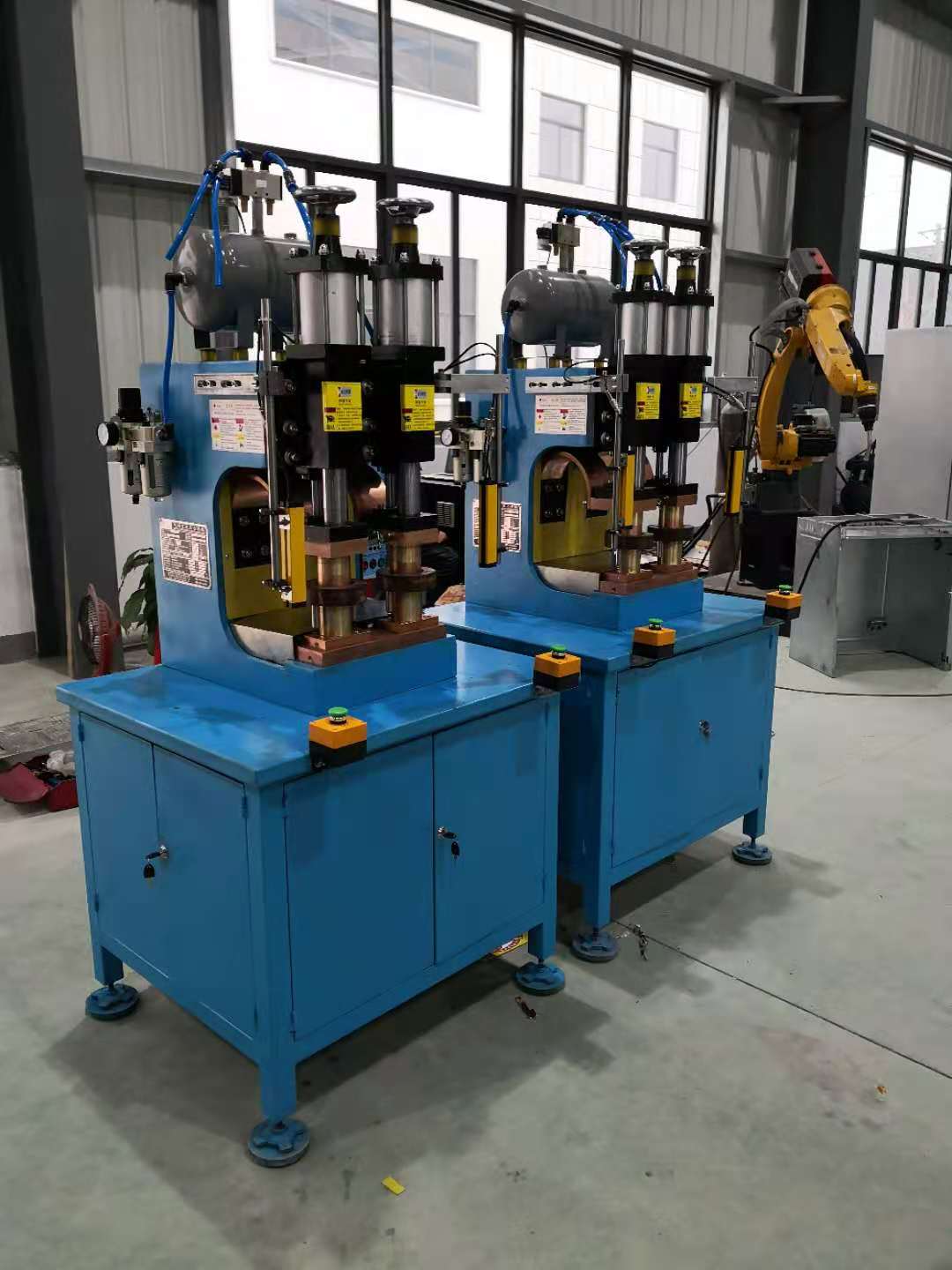 多頭自動焊機(jī) 多頭自動焊機(jī)